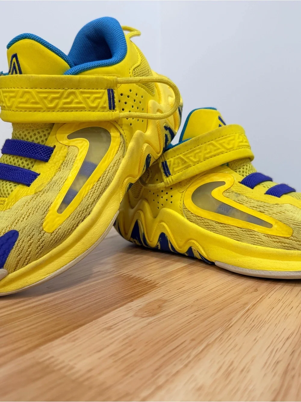 Nike Kids Yellow Sneakers with Blue Accents